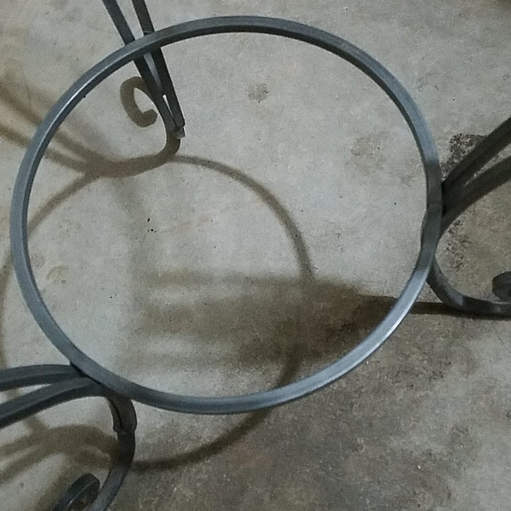 Glass table - Picture 3 of 6